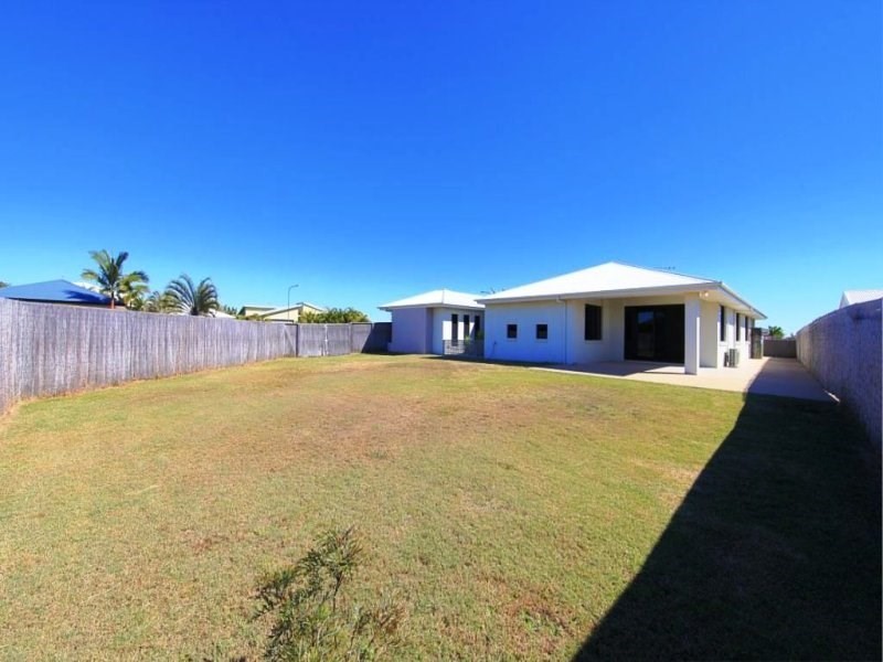 3 Tuckeroo Close, Coral Cove QLD 4670
