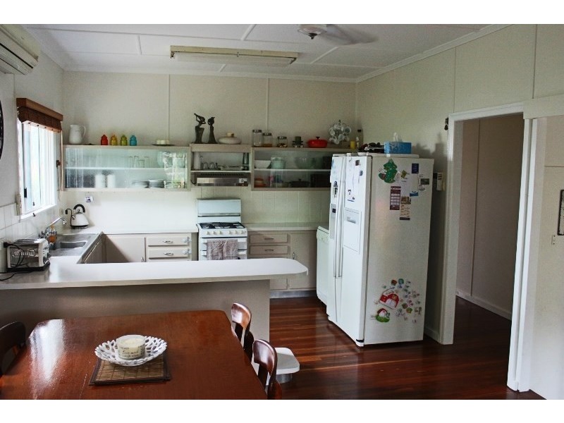 27 Wainwright Street, Svensson Heights QLD 4670