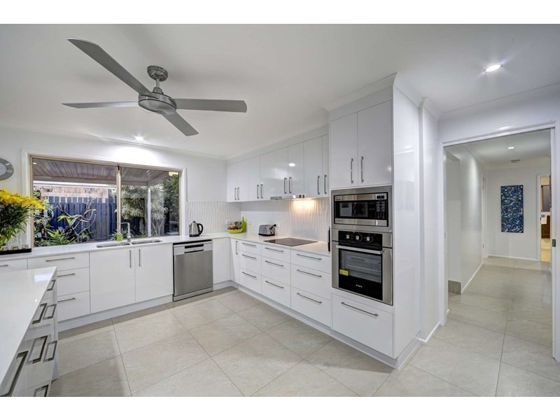 20 Fairway Drive, Bargara QLD 4670