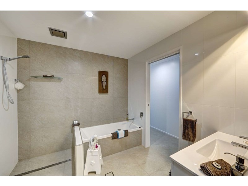 20 Fairway Drive, Bargara QLD 4670