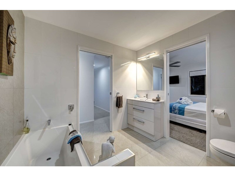 20 Fairway Drive, Bargara QLD 4670