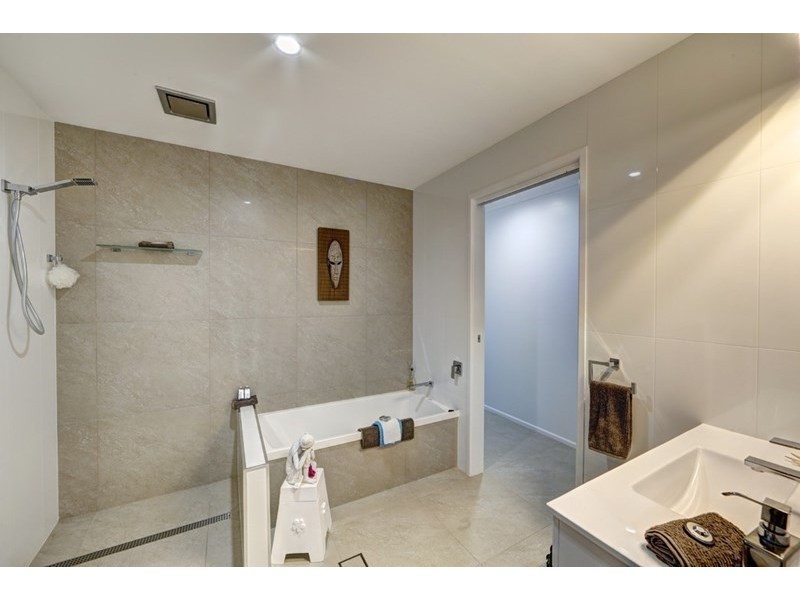 20 Fairway Drive, Bargara QLD 4670