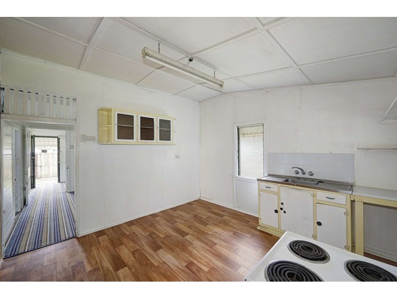 8 Lamb Street, Walkervale QLD 4670