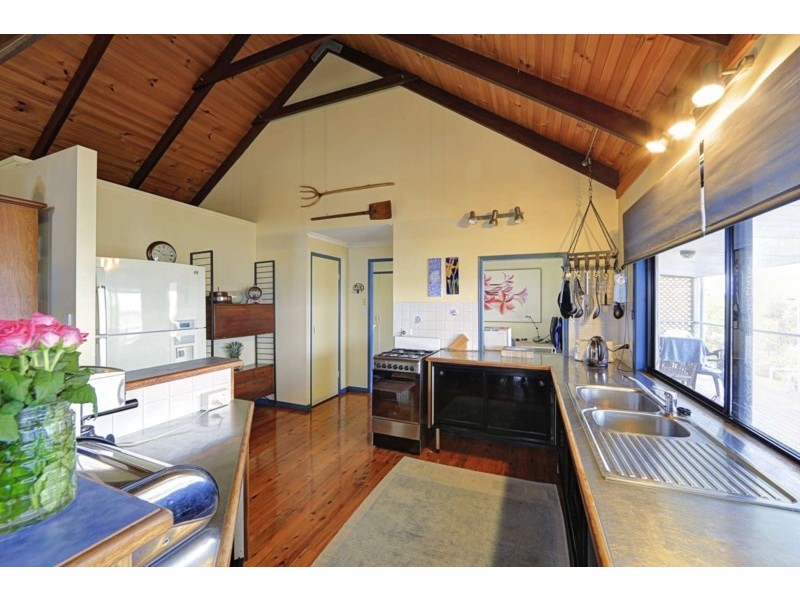 18 Corser Street, Burnett Heads QLD 4670