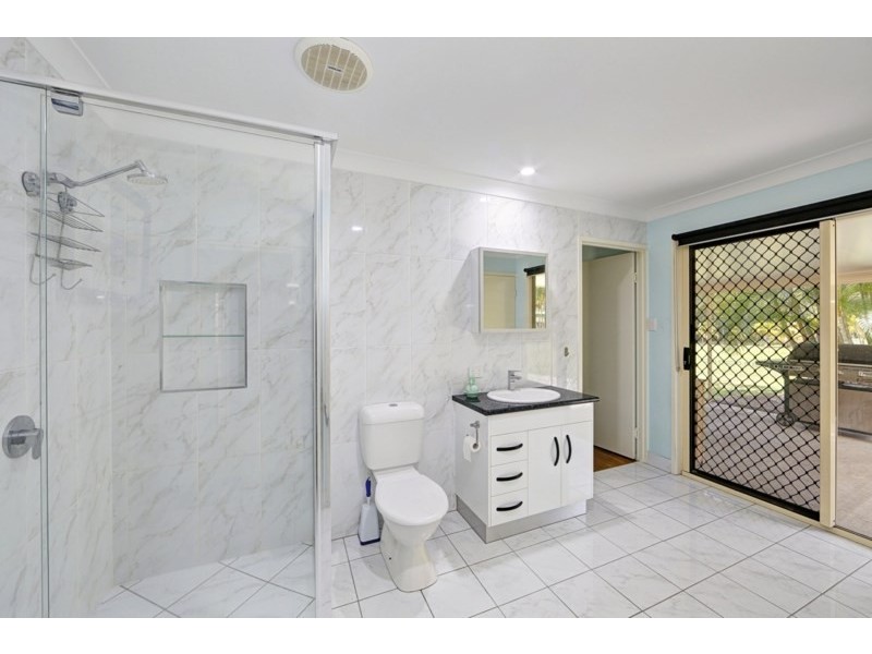 10 Wonderland Avenue, Branyan QLD 4670