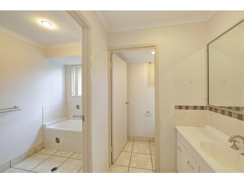 20 Searle Street, Thabeban QLD 4670