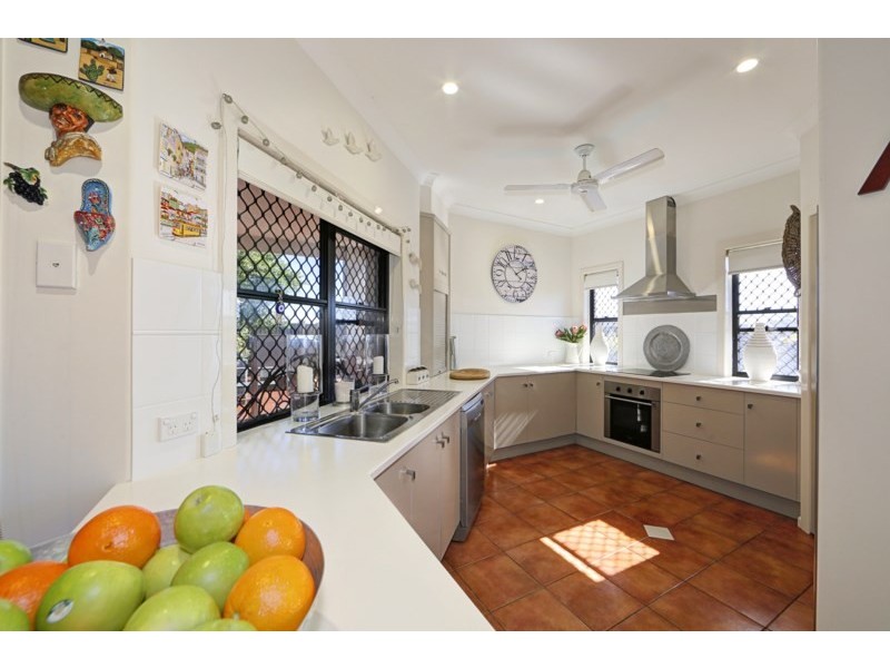 6 Fiona Place, Bargara QLD 4670