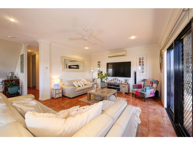 6 Fiona Place, Bargara QLD 4670