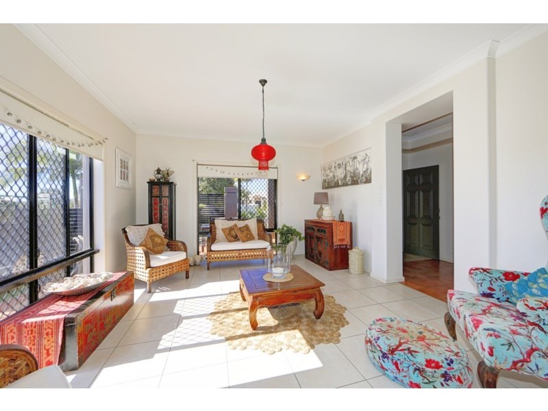 6 Fiona Place, Bargara QLD 4670