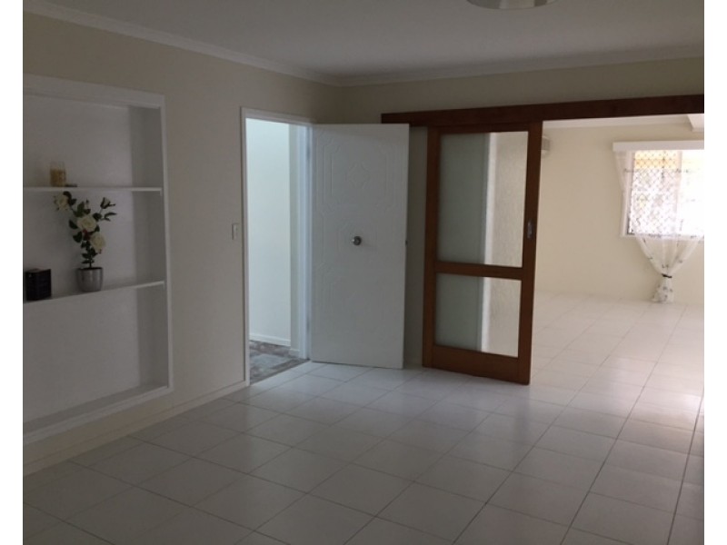 8 Buzza Street, Walkervale QLD 4670