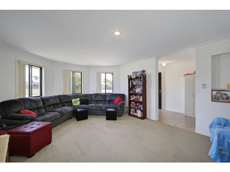 9 Broadmeadow Avenue, Thabeban QLD 4670