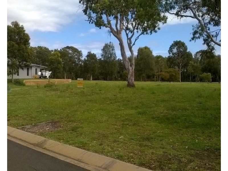 16 Betty Close, Coral Cove QLD 4670