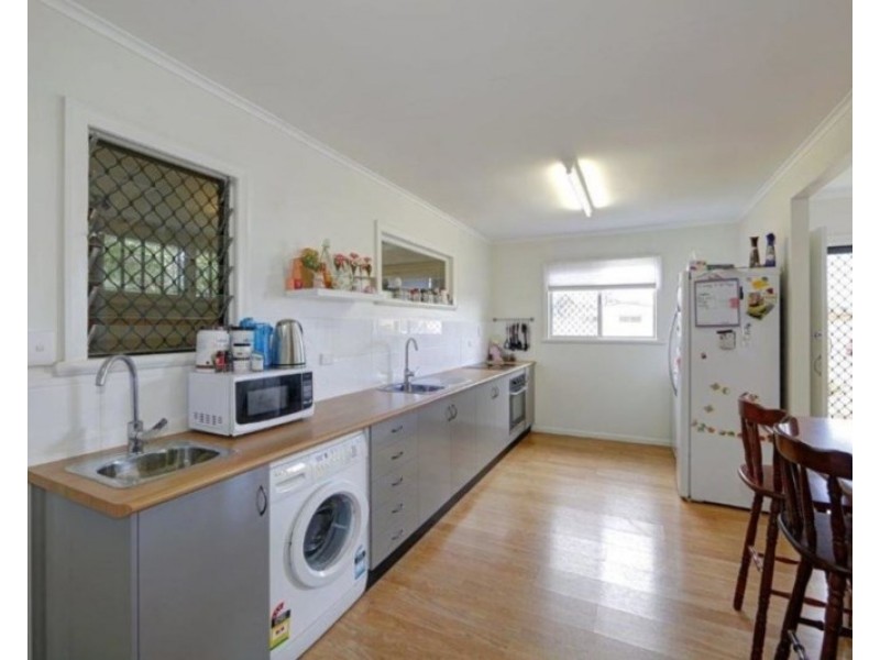 7 Walsh Street, Walkervale QLD 4670