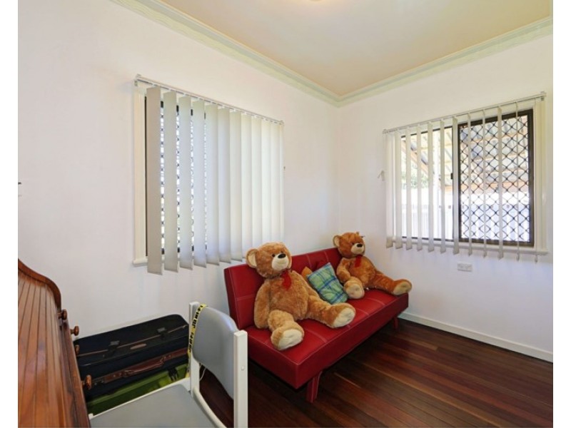 15 McKewen Street, Svensson Heights QLD 4670