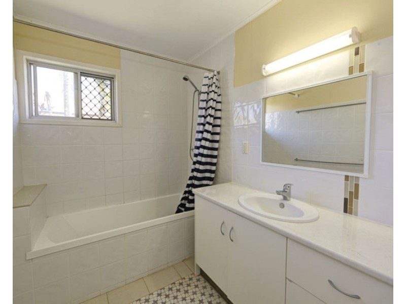 30 Esplanade, Elliott Heads QLD 4670