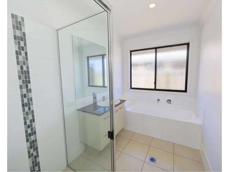 44 Sienna Boulevard, Ashfield QLD 4670