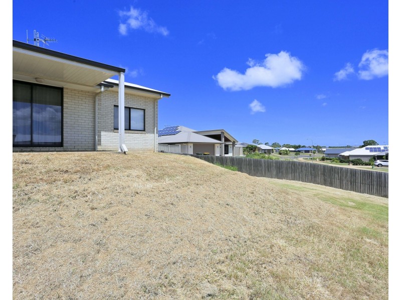 44 Sienna Boulevard, Ashfield QLD 4670