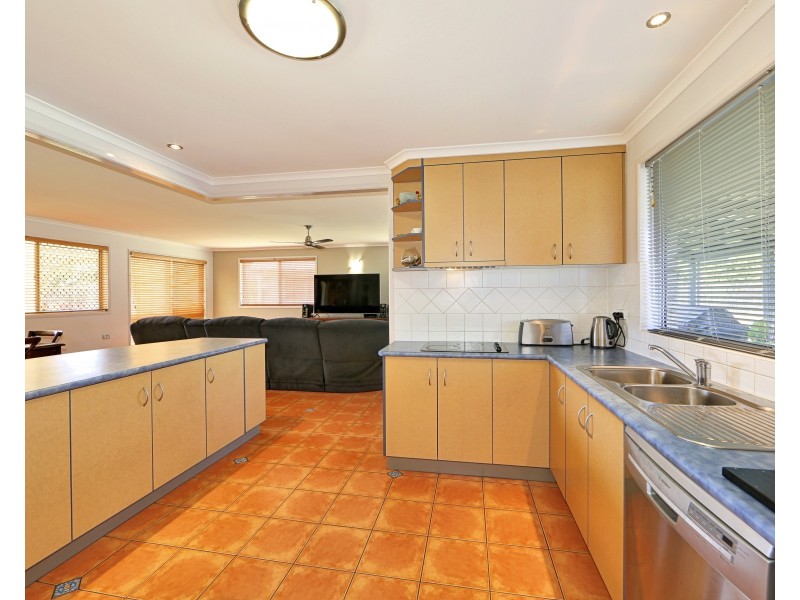 8 McGill Crescent, Avenell Heights QLD 4670