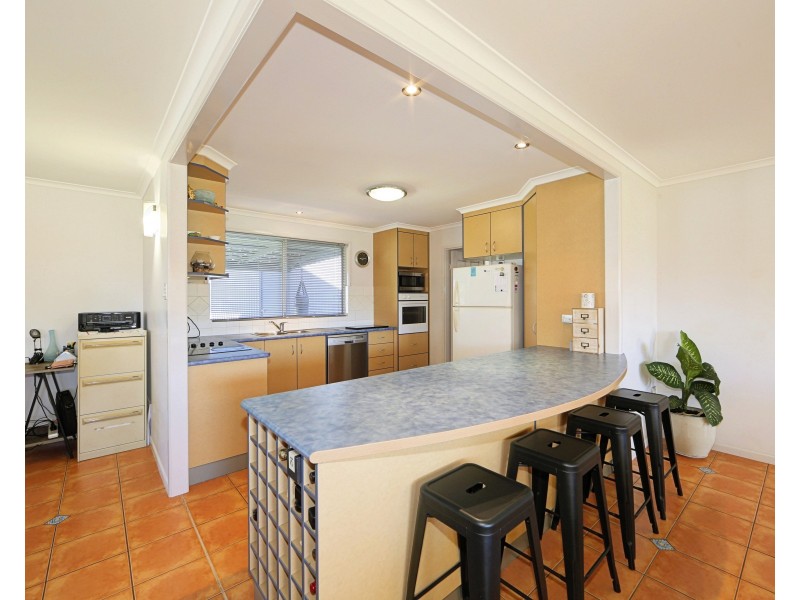 8 McGill Crescent, Avenell Heights QLD 4670