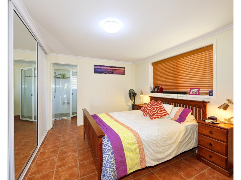 8 McGill Crescent, Avenell Heights QLD 4670