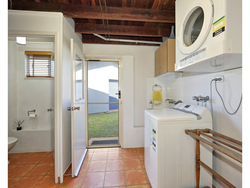 8 McGill Crescent, Avenell Heights QLD 4670