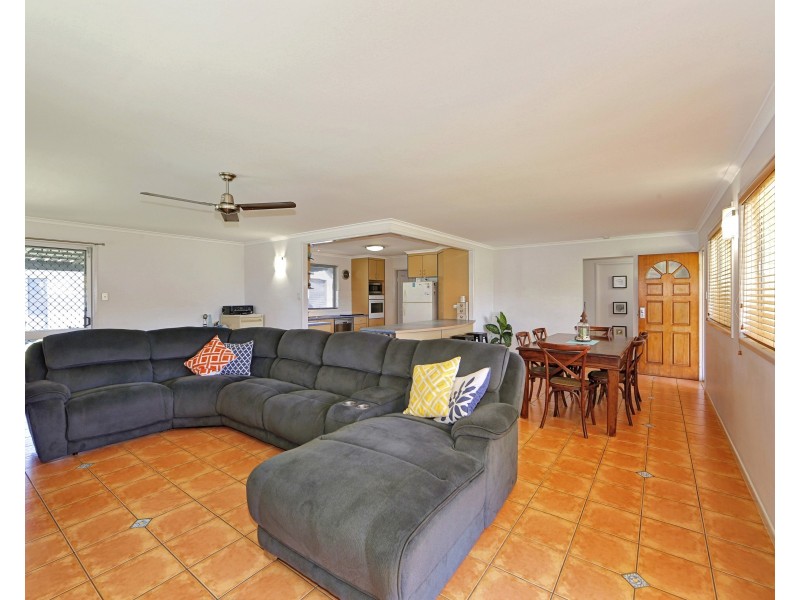 8 McGill Crescent, Avenell Heights QLD 4670