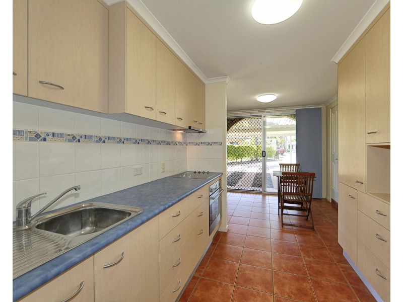 8 McGill Crescent, Avenell Heights QLD 4670