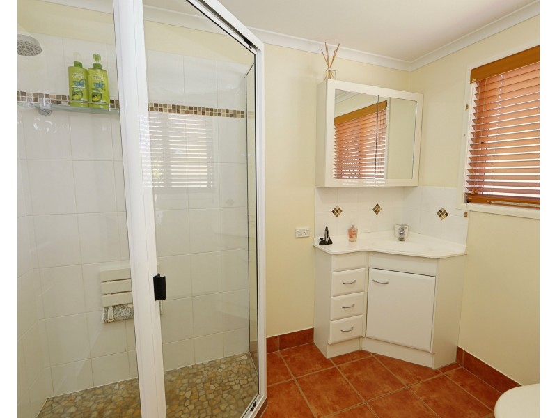 8 McGill Crescent, Avenell Heights QLD 4670