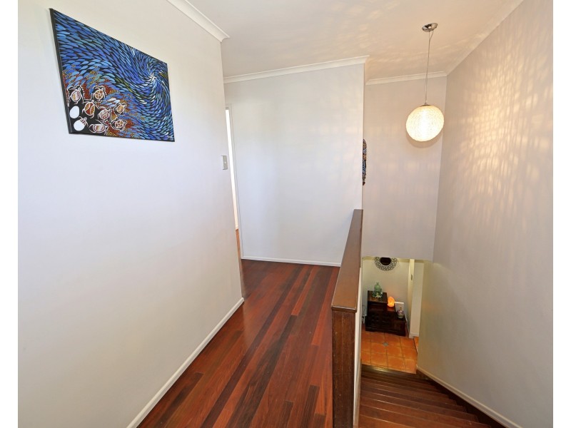 8 McGill Crescent, Avenell Heights QLD 4670