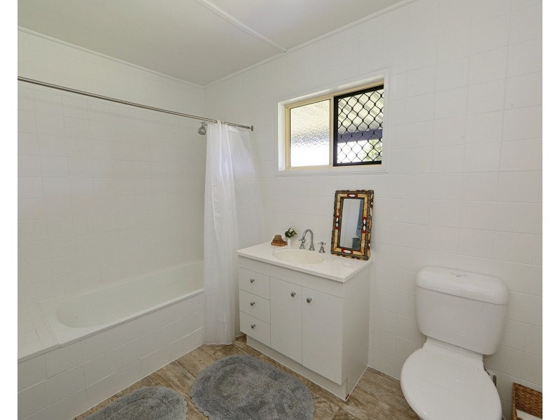 9 Mary Fox Street, Innes Park QLD 4670