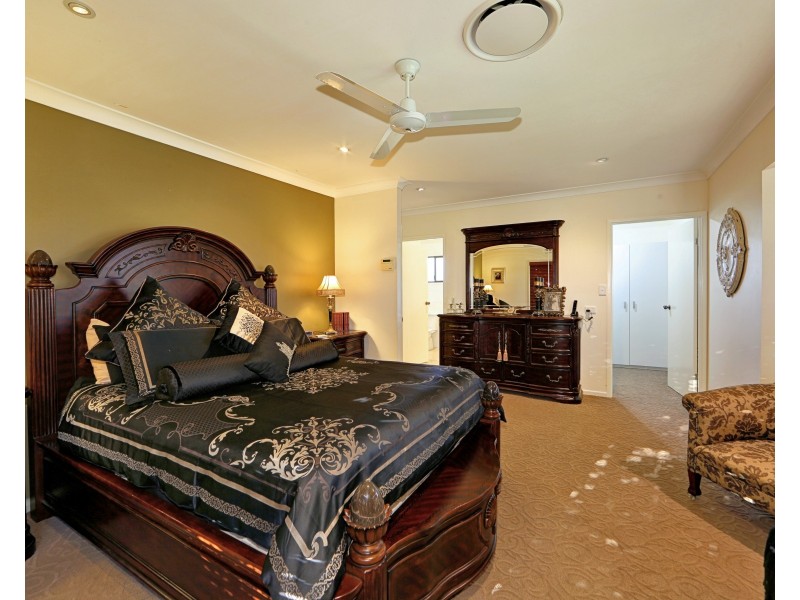 16-18 Heaps Street, Avenell Heights QLD 4670