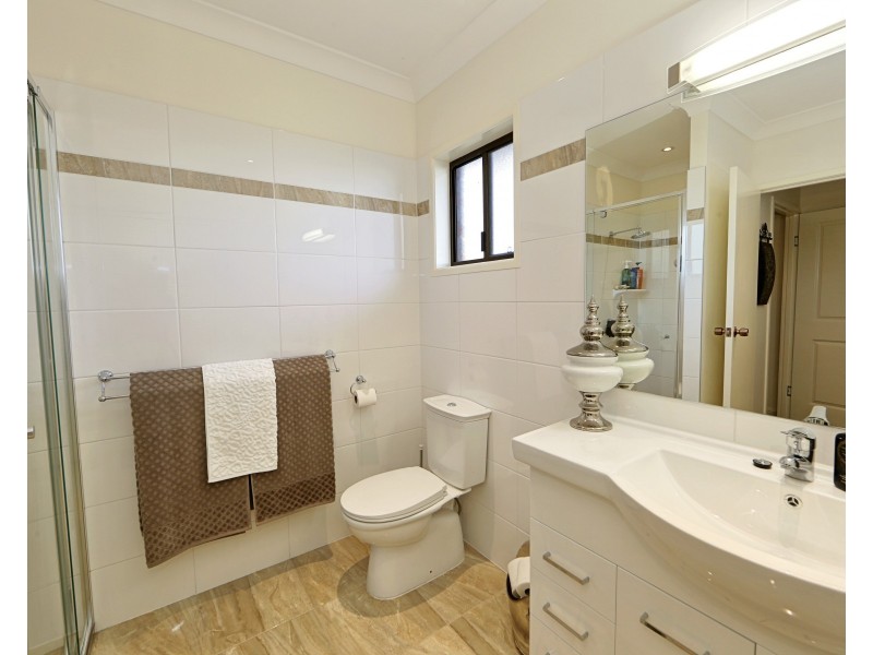 16-18 Heaps Street, Avenell Heights QLD 4670