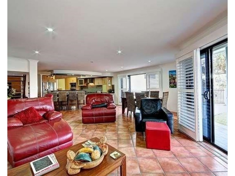 2/22A Woongarra Scenic Drive, Bargara QLD 4670