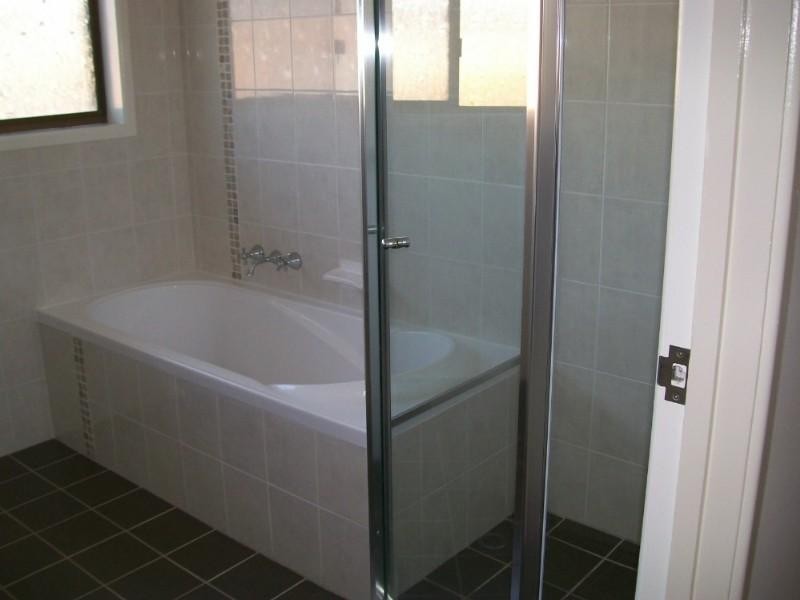 Avenell Heights QLD 4670