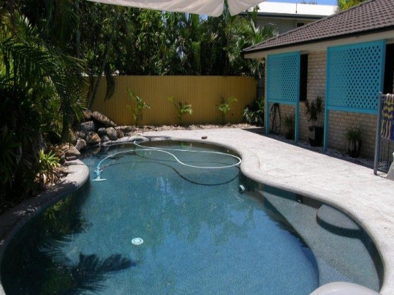 6 Cossart Crescent, Bargara QLD 4670