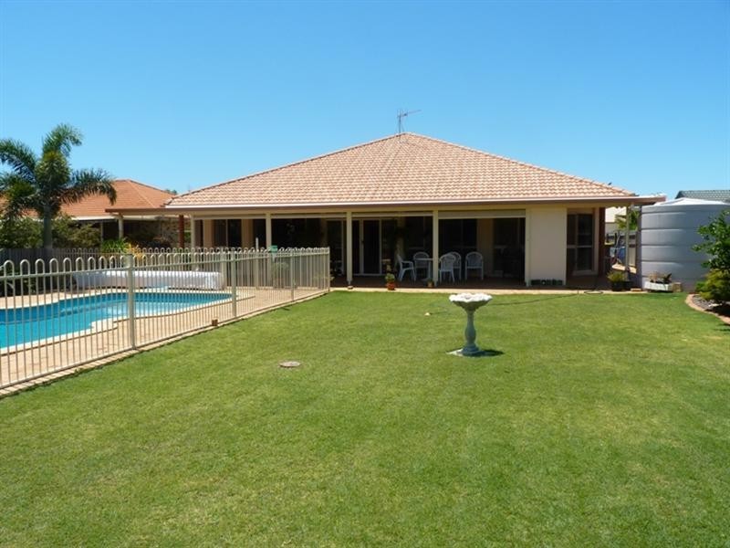 245 Barolin Esplanade, Coral Cove QLD 4670