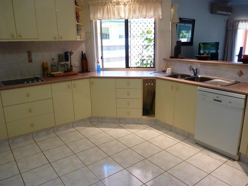 245 Barolin Esplanade, Coral Cove QLD 4670