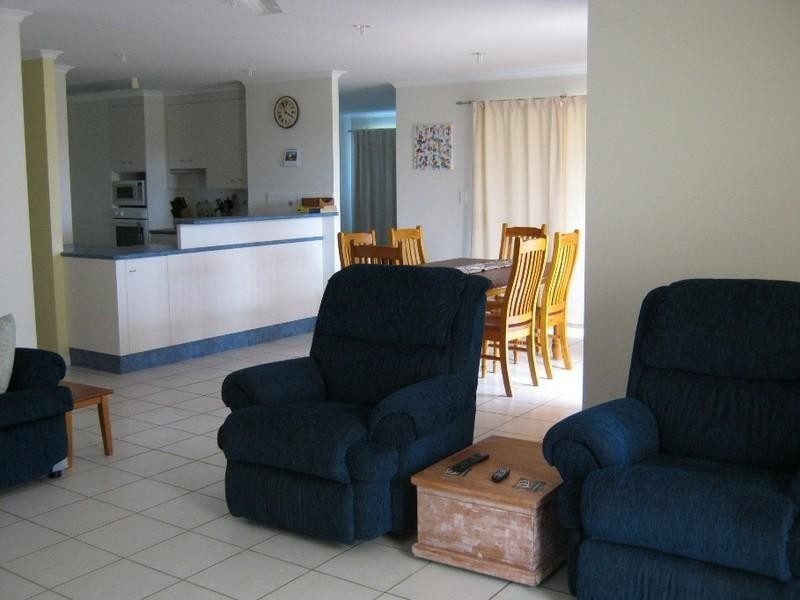 27 Peggy Drive, Coral Cove QLD 4670