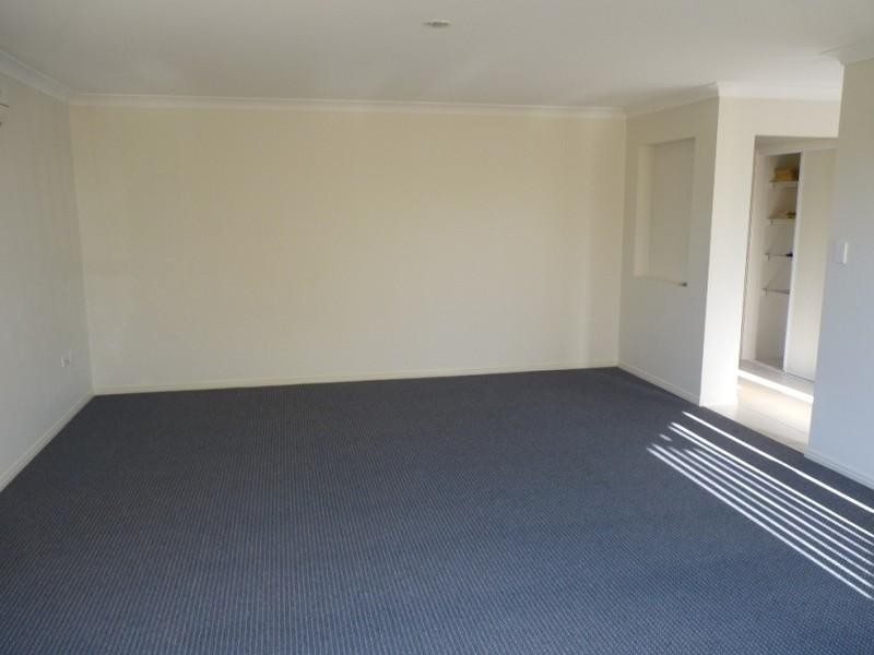 5 Peggy Drive, Coral Cove QLD 4670