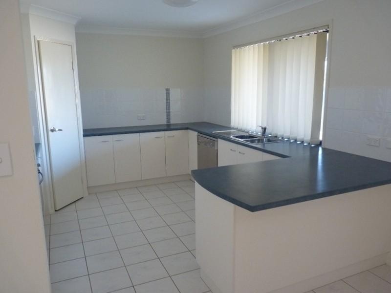 5 Peggy Drive, Coral Cove QLD 4670