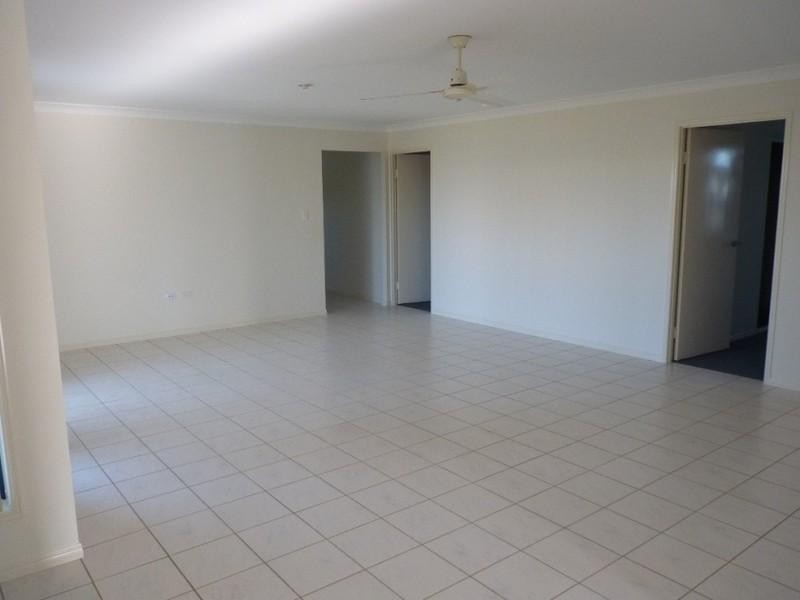 5 Peggy Drive, Coral Cove QLD 4670