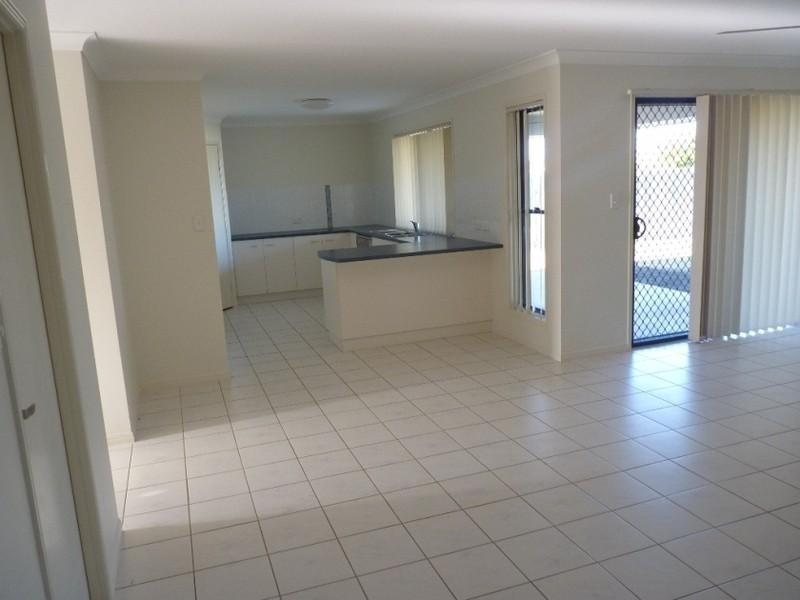 5 Peggy Drive, Coral Cove QLD 4670