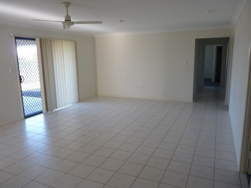 5 Peggy Drive, Coral Cove QLD 4670