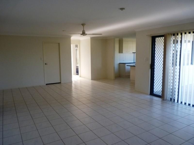 5 Peggy Drive, Coral Cove QLD 4670