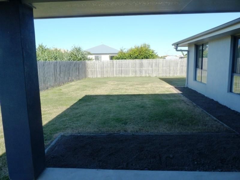 5 Peggy Drive, Coral Cove QLD 4670