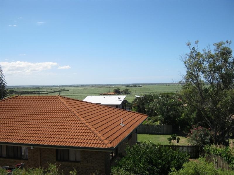 42 Linden Crescent, Qunaba QLD 4670