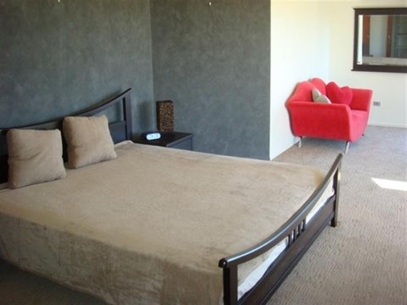 1 Rule Street, Elliott Heads QLD 4670