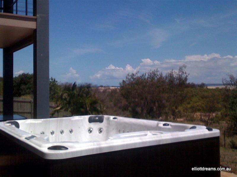 1 Rule Street, Elliott Heads QLD 4670