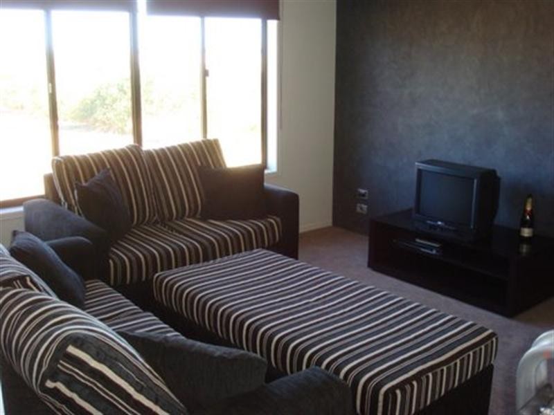 1 Rule Street, Elliott Heads QLD 4670