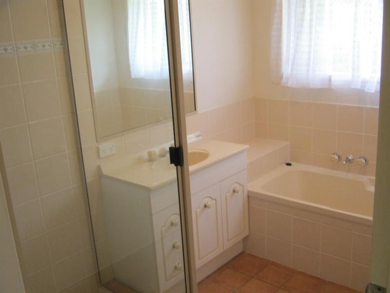 4 Settlers Court, Bargara QLD 4670